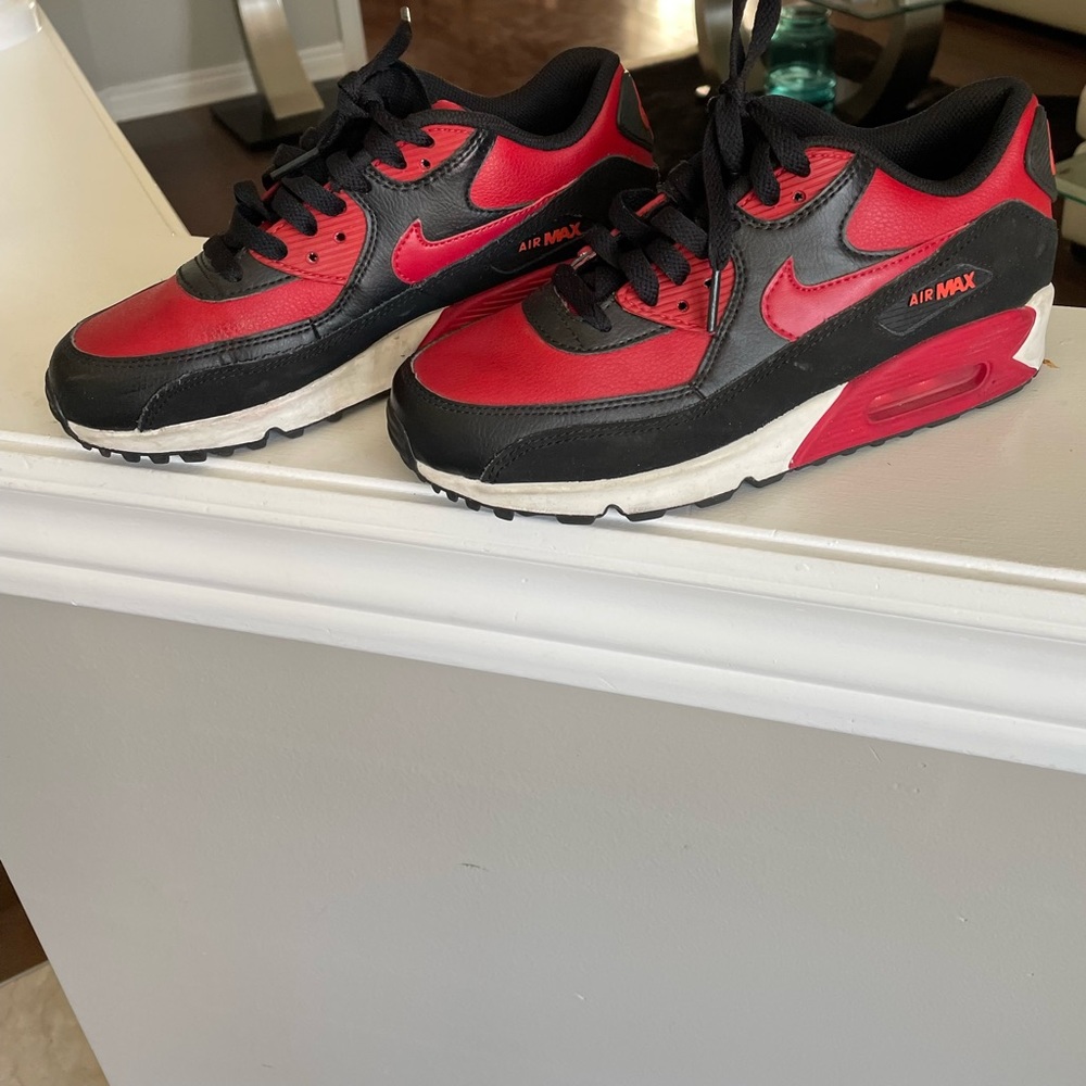Air Max size 5Y. Unisex for boy or girl. Red, black and white.
